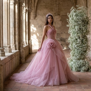Robe de mariée de luxe en mousseline rose unie Nt126 avec appliques brodées, décolleté plongeant en V, silhouette sirène et traîne Watteau - Product Image 1