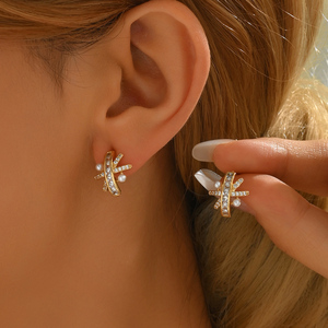 Pendientes de tuerca de cobre de circón con patrón Simple de moda para mujer, joyería de moda de lujo exquisita para un aniversario perfecto - Product Image 1