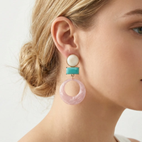Boucles d'oreilles pendantes en résine rose de qualité supérieure, forme boucle, style déclaration, pour femme, bijoux fantaisie, cadeau, collection Printemps, vente en gros