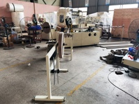 Machine à fabriquer des tubes de papier toilette à faible coût