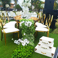 Chaises de banquet de luxe royales pour événements, en acier inoxydable doré, pour mariages en extérieur, avec coussin de siège moderne en cuir PU blanc et velours
