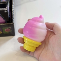 Jouet sensoriel anti-stress Needoh Ice Cream Squeeze Squishy, jouet à presser et à caresser, dégradé de couleurs, en gelée douce