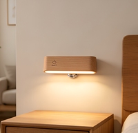 Lampe murale LED en bois massif de style nordique avec commande tactile, abat-jour rectangulaire, design moderne et minimaliste pour chambres à coucher et dortoirs étudiants