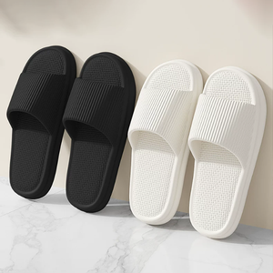 Chaussons d'intérieur d'été pour hommes, tendance mode, à bout ouvert, antidérapants, avec tige et semelle intermédiaire en EVA, anti-odeur, semelle épaisse, sensation de marche ultra-confortable - Product Image 2