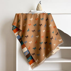 وشاح طويل سميك جديد للخريف والشتاء للنساء المسلمات، مصنوع من البوليستر الدافئ، ناعم من الجانبين، بنقشة حصان كرتونية لطيفة، مقاوم للرياح - Product Image 3