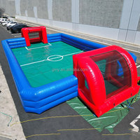 Château gonflable commercial GMY bleu et rouge pour enfants, terrain de football gonflable pour jeu d'équipe
