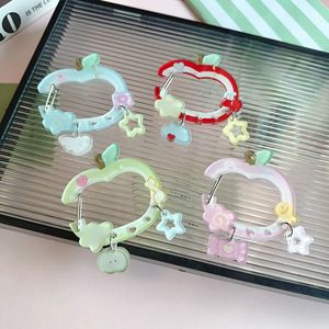 Venta al por mayor: Colgante hueco de acrílico transparente con diseño de chica dulce de dibujos animados, bonito, para estudiantes, con gancho de almacenamiento para accesorios de cadena de mosquetón - Product Image 2