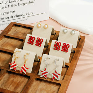 Pendientes <span class=keywords><strong>de</strong></span> Moda Personalizados 2026, Pendientes <span class=keywords><strong>de</strong></span> Botón Rojos Delicados, Diseño Minimalista <span class=keywords><strong>de</strong></span> Pétalos, Elegantes Pendientes Casuales para Mujeres Jóvenes - Product Image 1