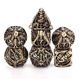 Ensemble de dés polyédriques <span class=keywords><strong>Dnd</strong></span> à 7 pièces en forme de crâne creux, dés en alliage de zinc incrustés de résine bleue pour les jeux de rôle <span class=keywords><strong>DND</strong></span> - Product Image 2