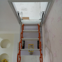Échelle de grenier télescopique en aluminium au design moderne, pliable, manuelle, pour utilisation domestique