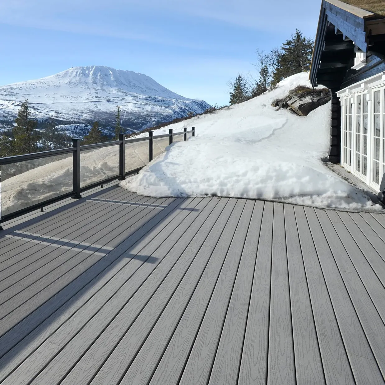 Facile installazione terrazza cortile marrone chiaro esterno composito Wpc Decking pavimento in legno massello Decking all'aperto