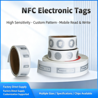 Étiquette autocollante NFC NTAG213 personnalisée avec options de papier adhésif PET PVC pour le suivi anti-contrefaçon et le partage de téléphone