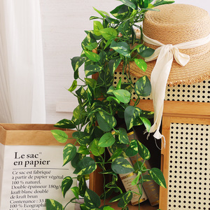 Plante artificielle Pothos suspendue en panier de rotin pour décoration intérieure, verdure hautement réaliste - Product Image 3