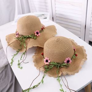 Chapeau de soleil en paille à large bord avec logo personnalisé, motif floral pour enfants, protection UV, idéal pour les vacances à la plage, vente en gros - Product Image 3