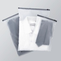 Sacs en plastique PE biodégradables mats et givrés avec fermeture éclair pour vêtements personnalisés, avec logo