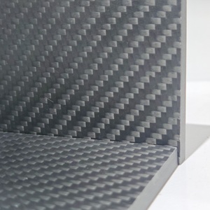 Placa de Fibra de Carbono, Superficie Negra Texturizada, Material Ligero de Alta Resistencia - Product Image 1