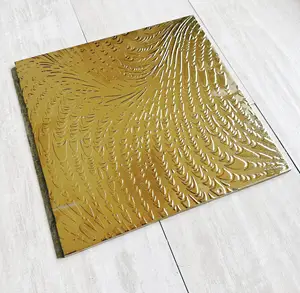 300X300Mm Luxe Keramische Tegels Glanzend Goud Geglazuurd Moderne Antieke Stijl Mat Parket Binnenmuren Vloeren Villa 'S-Gemaakt Foshan