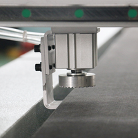 Machine de découpe automatique CNC à couteau vibrant 1625 pour tissus d'intérieur de voiture, semelles intérieures et cuir artificiel – Haute efficacité