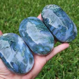 Pierre de méditation ovale en agate mousse naturelle polie CrystaHola, vente en gros, artisanat en vrac, écologique, cristal de haute qualité - Product Image 4