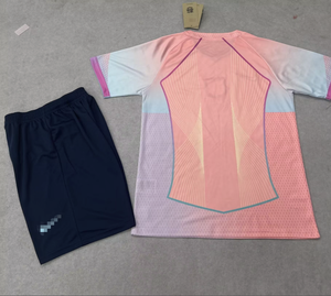 เสื้อฟุตบอลผู้ใหญ่สำหรับฤดูร้อน น้ำหนักเบา รุ่น 25/26 ชุดฝึกซ้อมฟุตบอลแบบกำหนดเอง คุณภาพสูง ผลิตจากโพลีเอสเตอร์ 100% - Product Image 1