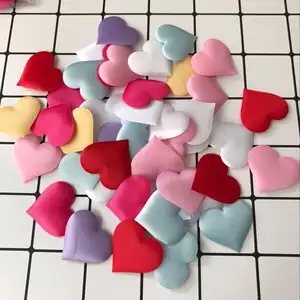 Tela satinada de alta calidad, 5cm, 50 Uds., pétalos en forma de corazón, confeti de corazón de satén, decoración de boda para el Día de San Valentín