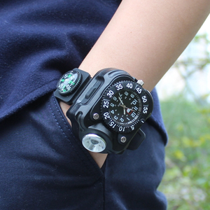 Luce LED da Polso Ricaricabile per Esterni, Torcia Multifunzionale Impermeabile Portatile, Orologio con Illuminazione Notturna per Corsa - Product Image 3