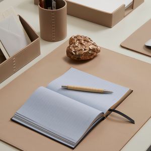 Porte-stylo multifonctionnel en <span class=keywords><strong>cuir</strong></span> PU Porte-stylo en similicuir Boîte <span class=keywords><strong>de</strong></span> rangement pour <span class=keywords><strong>bureau</strong></span> <span class=keywords><strong>de</strong></span> luxe Ensembles d'organisation <span class=keywords><strong>de</strong></span> <span class=keywords><strong>bureau</strong></span> - Product Image 2