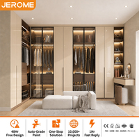 Meuble de rangement de luxe moderne sur mesure pour chambre à coucher, armoire de style minimaliste beige brillant, placard intégré pour villa