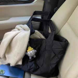 Bolso Tote para Mujer, Gran Capacidad, Relleno de Nailon, Ligero, Informal, para Uso Diario, Color Negro Sólido, con Bolsillo con Cremallera - Product Image 2