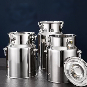 Recipiente <span class=keywords><strong>de</strong></span> Acero Inoxidable para <span class=keywords><strong>Aceite</strong></span> <span class=keywords><strong>de</strong></span> <span class=keywords><strong>Oliva</strong></span>, Tanque <span class=keywords><strong>de</strong></span> Almacenamiento <span class=keywords><strong>de</strong></span> Cocina Clásico y Ecológico con Tapa <span class=keywords><strong>de</strong></span> Hebilla para Regalos y Transporte - Product Image 1