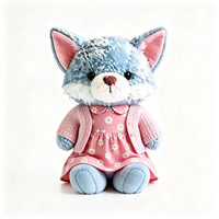 Adorable renard bleu en peluche dans une jolie robe fleurie, pure excès de mignonnerie, animal en peluche renard, jouet en peluche renard doux