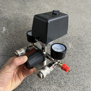 Régulateur d'air avec deux manomètres et bouton rouge pour compresseur d'air - Product Image 2