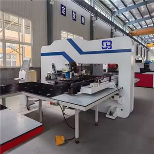 Presse à poinçonner à tourelle CNC fermée à 32 stations avec PLC et moteur, automatique, haute précision, à roulements renforcés - Product Image 4