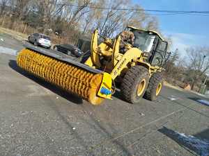 Balayeuse à neige à entraînement hydraulique multifonctionnel Brosse à neige Machine de nettoyage de neige de route <span class=keywords><strong>Balai</strong></span> d'angle avec balayeuse - Product Image 6