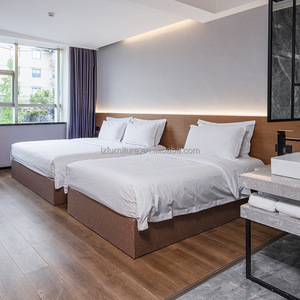 Ensemble complet de mobilier de chambre d'hôtel 3 étoiles sur mesure avec lit king-size, tête de lit capitonnée, matelas, literie, draps et tables de chevet - Product Image 6