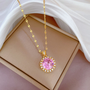 Collier en acier inoxydable HY, orné d'un pendentif en cristal rose brillant. Conçu spécifiquement pour les femmes - Product Image 1
