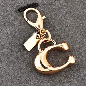 Llavero de Moda para Mujer con Diseño de Oso, Llavero de Aleación con Oso Dorado, Cereza y Trébol, Regalo para Bolso - Product Image 2