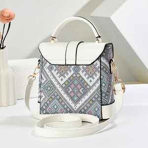MC Minissimi Bolsos de Mujer, Bolso de Mano de PU Resistente al Agua, Ligero y Portátil para Exteriores - Product Image 5
