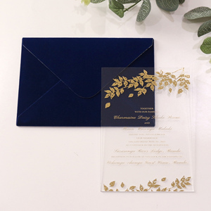 Échantillon gratuit Cartes d'invitation personnalisées en acrylique transparent avec feuille d'or et enveloppe en velours bleu marine Plusieurs couleurs disponibles - Product Image 3