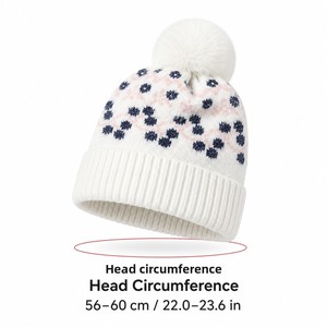 Bonnet <span class=keywords><strong>en</strong></span> fausse <span class=keywords><strong>fourrure</strong></span> jacquard tricoté motif fleur de prunier color-block avec <span class=keywords><strong>pompon</strong></span>, export transfrontalier Europe/États-Unis, collection automne/hiver 2026 - Product Image 4