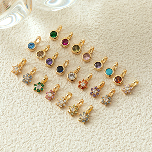 ช่อดอกไม้ประดับจี้ประจำเดือนเกิด |   จี้เพชรซิคอนสแตนเลสสตีลชุบทอง 18K PVD สำหรับสร้อยข้อมือและสร้อยคอ กันน้ำ ป้องกันอาการแพ้ - Product Image 1