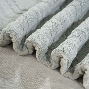 Couverture en fausse fourrure au design élégant 3D, couverture moderne et solide, super douce, confortable et épaisse, sans oreillers. - Product Image 5