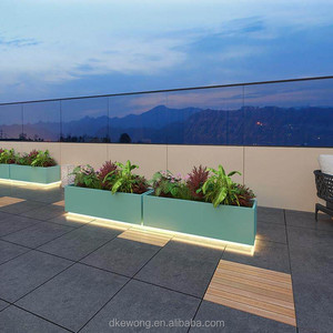 H039 Vase moderne minimaliste en acier inoxydable avec éclairage LED, jardinière pour la décoration des toits d'hôtels, des jardins et des terrasses - Product Image 1