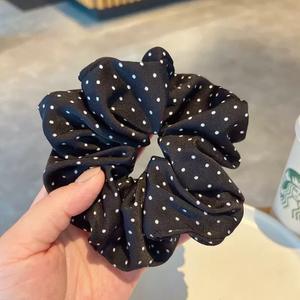 Vente en gros d'élastiques à cheveux vintage à pois, grands scrunchies, accessoires pour cheveux de style européen et américain pour femmes, bandeaux de couleur unie - Product Image 4