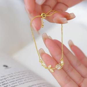 Llavero de tulipán y rosa de nuevo estilo transfronterizo para mujer, diseño de nicho a la moda, con piedra ojo de flor, aleación de zinc galvanizada DANSHUN - Product Image 1