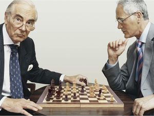 Jeu d'échecs magnétique en bois <span class=keywords><strong>de</strong></span> 15 pouces - 2 reines supplémentaires - Plateau pliable - Compartiments <span class=keywords><strong>de</strong></span> rangement pour <span class=keywords><strong>les</strong></span> pièces, jeu d'échecs portable fait main pour <span class=keywords><strong>les</strong></span> voyages - Product Image 2