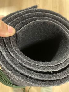 <span class=keywords><strong>Tappeto</strong></span> in Velluto <span class=keywords><strong>Nero</strong></span> Agugliato in Poliestere Grigio Antiscivolo a Rotolo per Casa e Stanza, Prodotto in Cina - Product Image 4