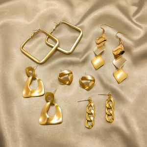 80-150 pièces de chaque kg, vente au poids, influenceur en ligne, populaire, élégant, clous d'oreille de haute qualité pour femmes, mélange de bijoux en vrac et aléatoire - Product Image 3