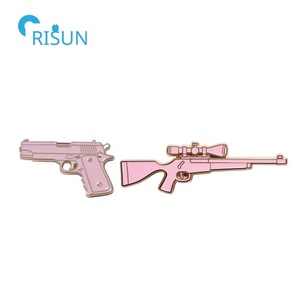 Produttore 3D croce pistola sparatutto lancia cecchino <span class=keywords><strong>fucile</strong></span> d'assalto arma da fuoco smalto risvolto spilla personalizzato pistola smalto spilla - Product Image 4