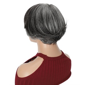 Peluca Corta Rizada Hecha a Máquina con Cabello Humano 100% Real <span class=keywords><strong>para</strong></span> <span class=keywords><strong>Personas</strong></span> <span class=keywords><strong>Mayores</strong></span>, 8 Pulgadas en Gris Oscuro, Gris Claro, Gris Abuela - Product Image 6